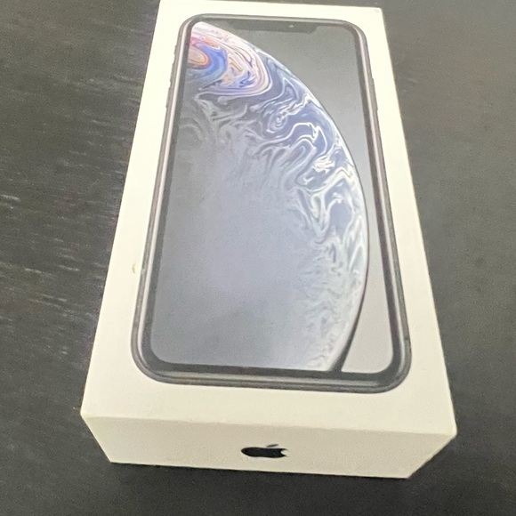 iPhone 11 128GB Black - Picture 4 of 4